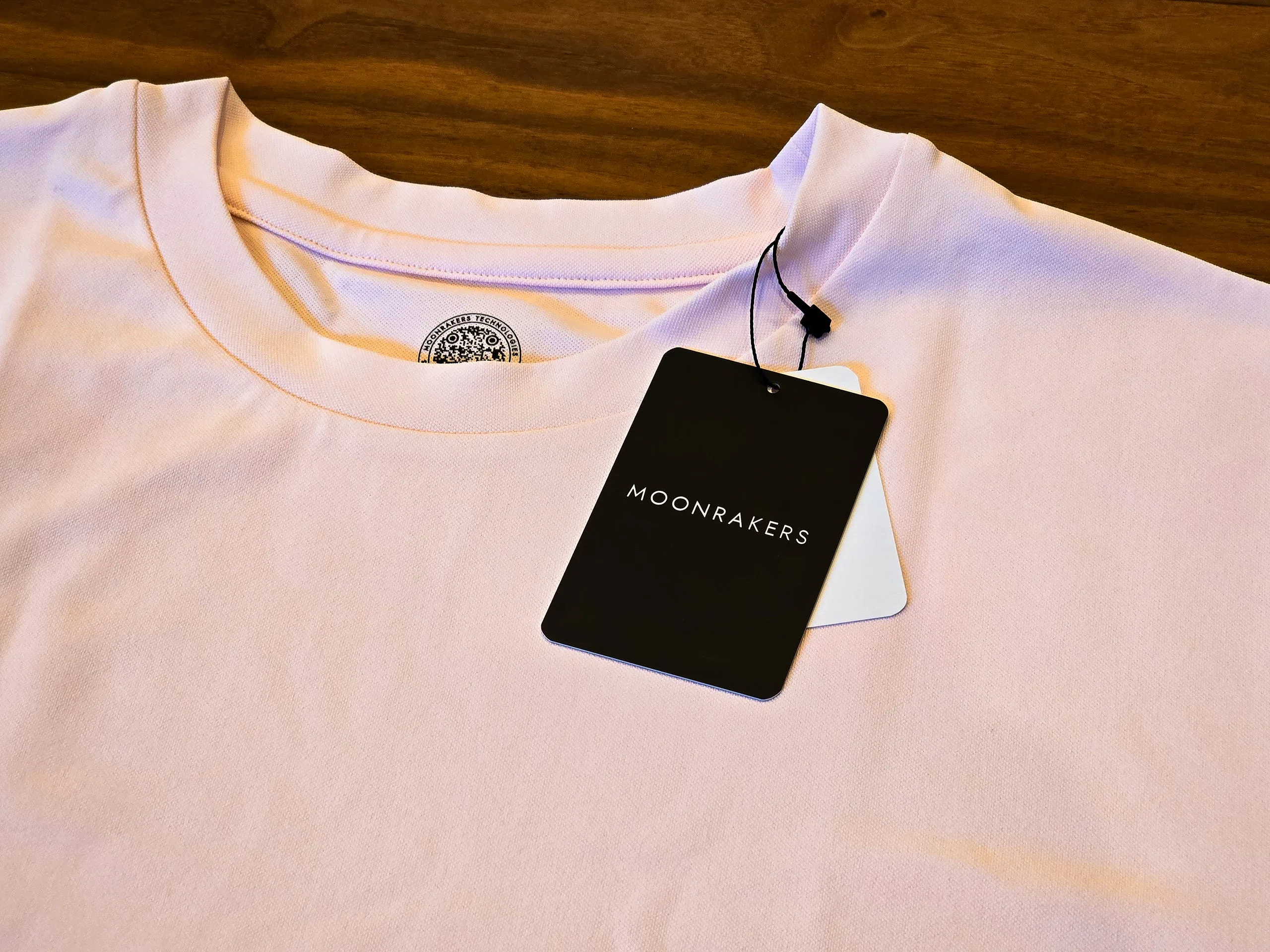 MOONRAKERS の MOON-TECH Tシャツ（ピンク）