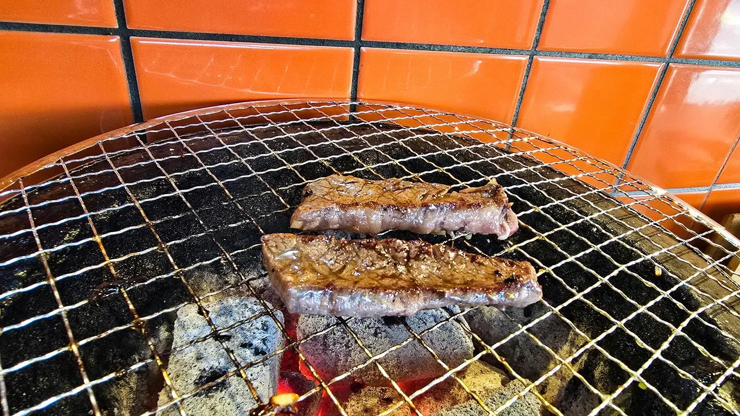 なべちゃんの炭火焼きホルモン